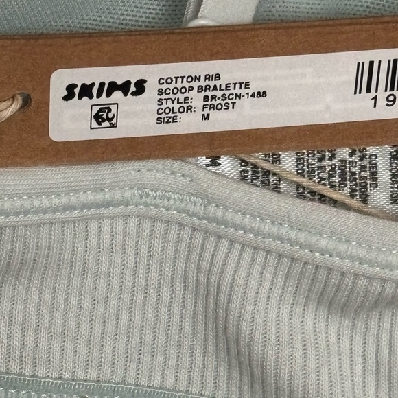 SKIMS: Cotton Rib Scoop Bralette in Frost - Picture 3 of 3